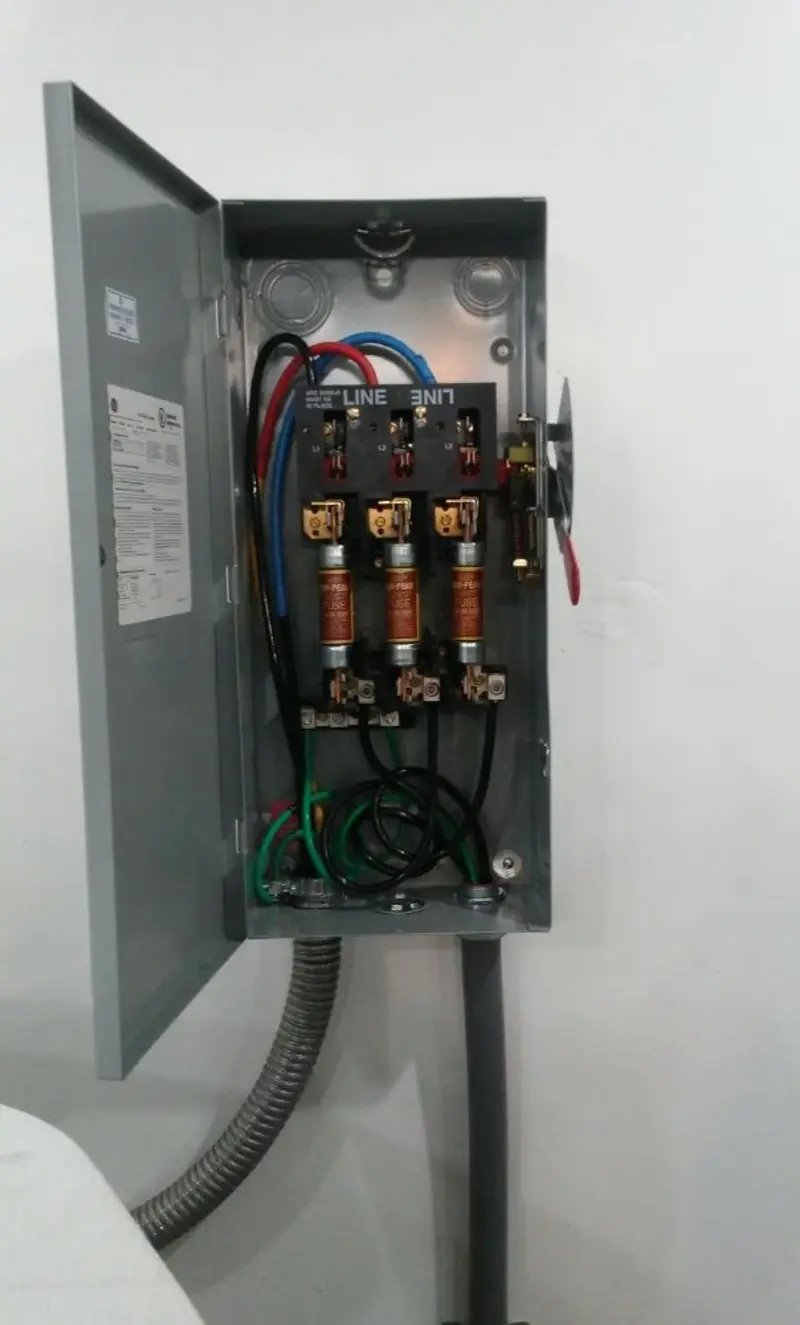 Three-phase disconnect switch installed for Smoke Detector Installation in Haskell